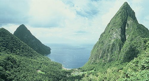 s.lucie.pitons2.jpg